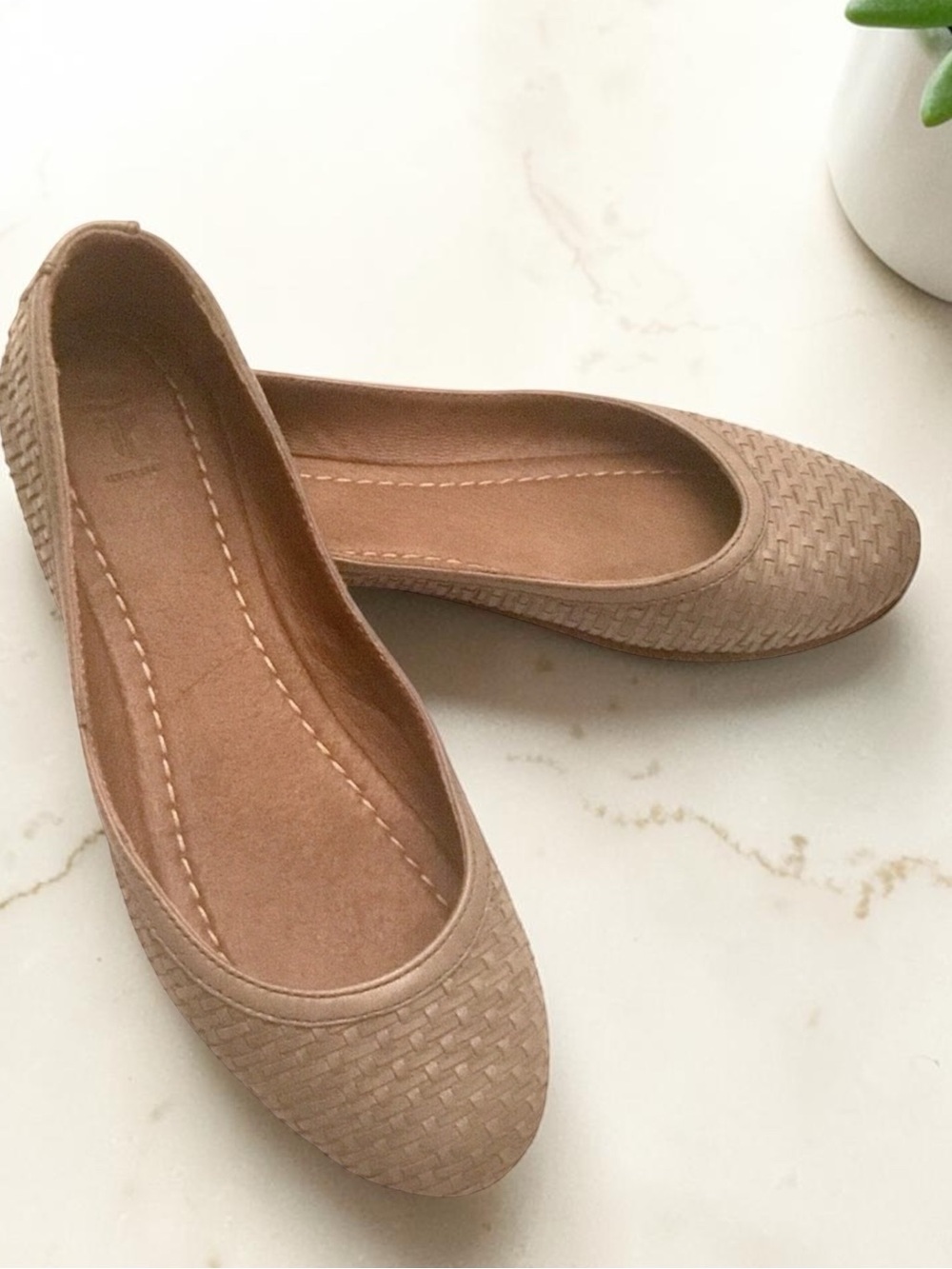 Frye Carson Ballet Flat Sz 7.5 Taupe Woven Leather Round-toe Slip-on